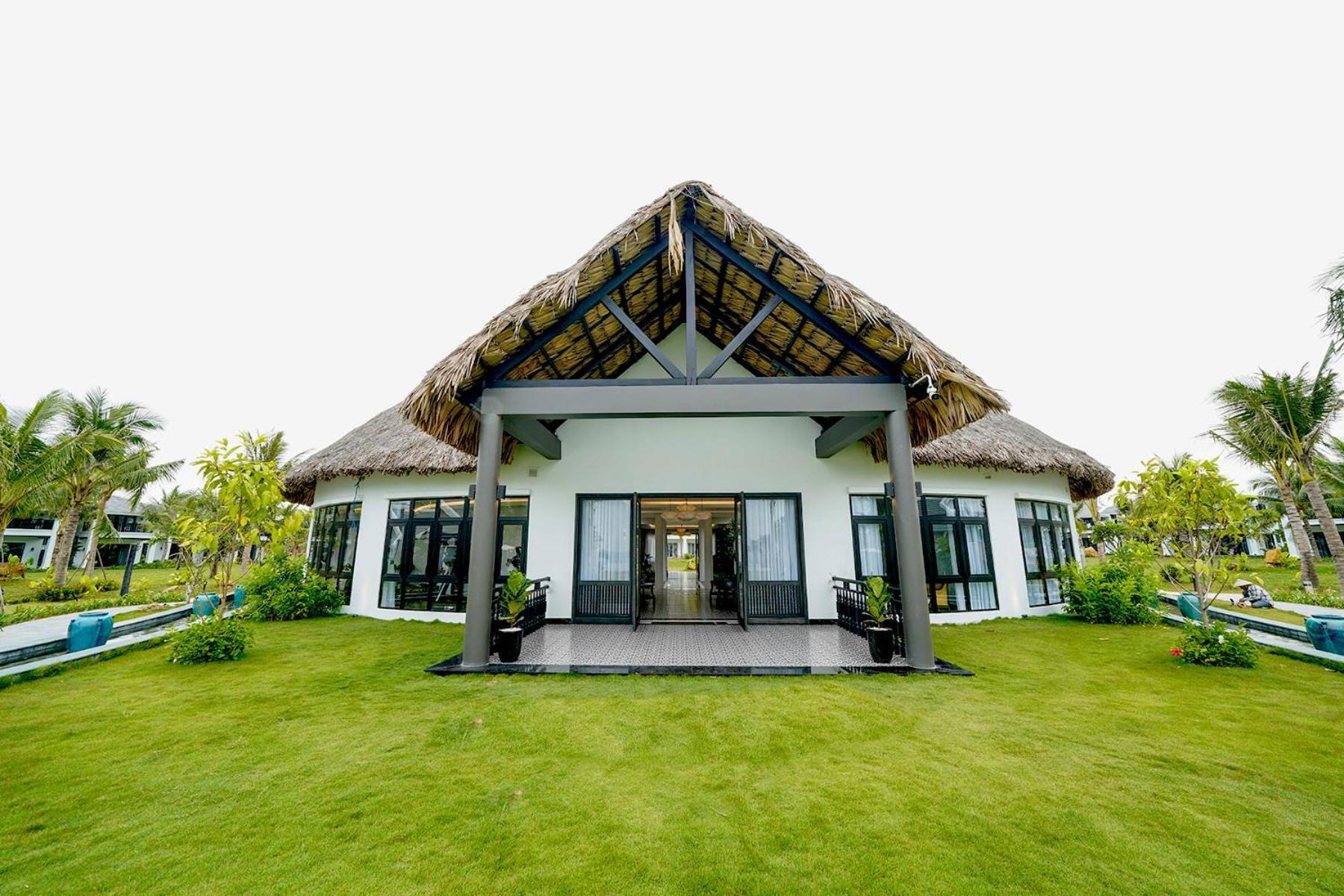 Bliss Hoi An Beach Resort & Wellness Exterior photo